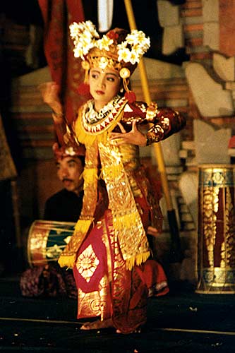Cliquez sur la photo pour voir notre reportage sur la danse et les spectacles  Bali