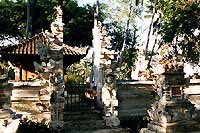 Photo de l'entre d'un temple  Bali - Cliquez pour agrandir