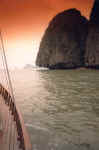 Les pitons calcaires vers James Bond Island. Cliquer sur la photo pour agrandir
