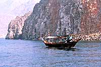 Un boutre (dhow) dans les fjords - Cliquez sur la photo pour agrandir