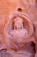 Sculpture dans la roche  Ptra