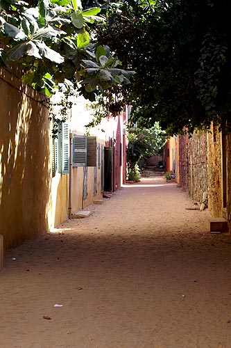 Ruelles et vieilles maisons aux tons pastel