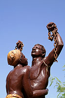 La statue de l'esclavage - Cliquez pour agrandir en 500x350