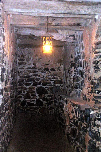 Une gele pour esclaves captifs dans la "Maison des Esclaves"