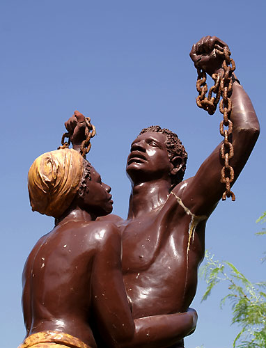 Dtail de la statue offerte par la Guadeloupe
