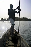 La traverse en pirogue - Cliquez pour agrandir en 500x350