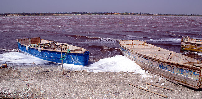 Le Lac Rose et les barques  sel