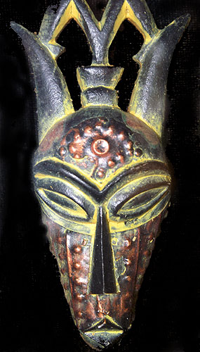 Comme les 2 photos prcdentes, cette srie de masque tait monte sous verre (avec des problmes de reflets) et ne mesurait que 7 cm de hauteur