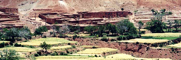 Un village berbre. Les villages berbres se nichent dans les valles