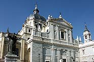 Cliquez sur la photo pour visiter la cathdrale Almudena