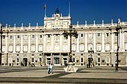 Cliquez sur la photo pour visiter le Palais Royal de Madrid